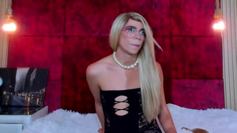 liiacollins online show from 10/08/25, 09:23