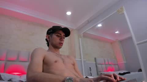 Snapshot of liiamhudson_ chatting on 02/10/25, 10:20 L I I A M online show from 02/10/25, 10:20