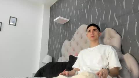 Snapshot of liiamhudson_ chatting on 02/11/25, 04:33 L I I A M online show from 02/11/25, 04:33