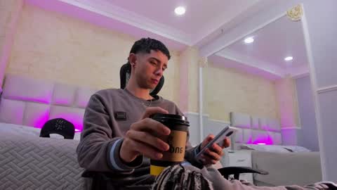 Snapshot of liiamhudson_ chatting on 02/12/25, 04:23 L I I A M online show from 02/12/25, 04:23