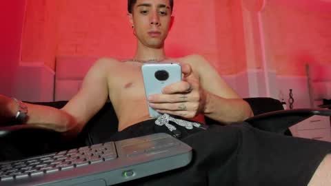 Snapshot of liiamhudson_ chatting on 02/16/25, 07:15 L I I A M online show from 02/16/25, 07:15