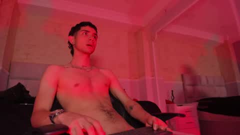 Snapshot of liiamhudson_ chatting on 02/18/25, 10:27 L I I A M online show from 02/18/25, 10:27