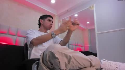 Snapshot of liiamhudson_ chatting on 02/20/25, 04:50 L I I A M online show from 02/20/25, 04:50