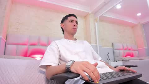 Snapshot of liiamhudson_ chatting on 02/22/25, 04:40 L I I A M online show from 02/22/25, 04:40