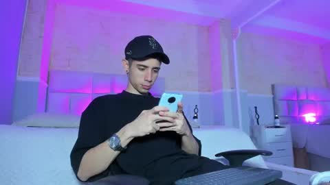 Snapshot of liiamhudson_ chatting on 03/03/25, 02:48 L I I A M online show from 03/03/25, 02:48