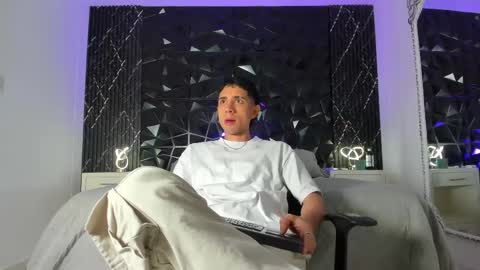 Snapshot of liiamhudson_ chatting on 03/10/25, 10:48 L I I A M online show from 03/10/25, 10:48