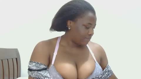 Snapshot of liilcutiee chatting on 11/08/25, 11:10 Lily online show from 11/08/25, 11:10