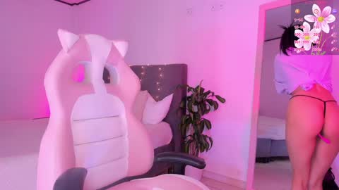 Snapshot of liittle_lollii chatting on 12/11/24, 01:15 Lolli Please leave a thumbs up if you like it its important to me online show from 12/11/24, 01:15