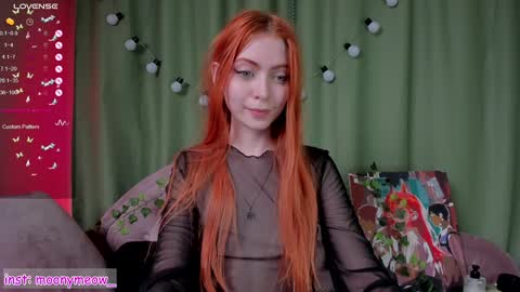 Snapshot of lika_moon chatting on 12/28/24, 10:14 Lika online show from 12/28/24, 10:14