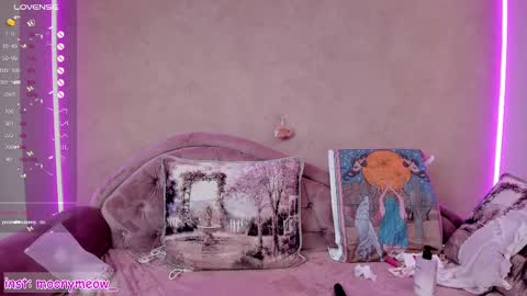 Snapshot of lika_moon chatting on 02/25/25, 08:58 Lika online show from 02/25/25, 08:58