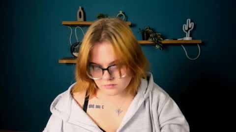 lika_pop online show from 11/24/25, 07:35