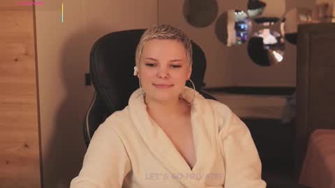 likaaberry online show from 11/30/25, 12:09