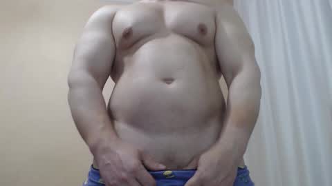 Snapshot of likwidator84 chatting on 05/08/26, 12:10 Maximus online show from 05/08/26, 12:10