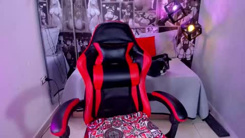 Lili Cey online show from 10/10/25, 08:41