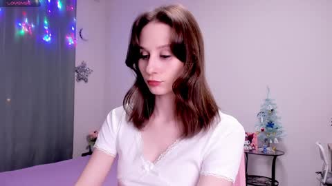 Snapshot of lil_ember chatting on 12/30/24, 12:32 Little Amber Guys please if its not difficult for you give it a thumbs up online show from 12/30/24, 12:32