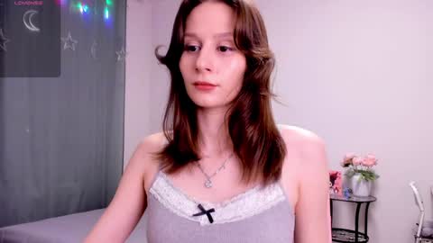 Snapshot of lil_ember chatting on 01/28/25, 12:57 Little Amber Guys please if its not difficult for you give it a thumbs up online show from 01/28/25, 12:57