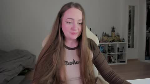 Snapshot of lil_happiness chatting on 05/24/26, 08:47 for free registration 3 online show from 05/24/26, 08:47