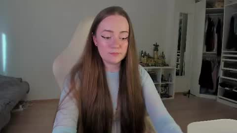 Snapshot of lil_happiness chatting on 06/28/26, 03:18 for free registration 3 online show from 06/28/26, 03:18