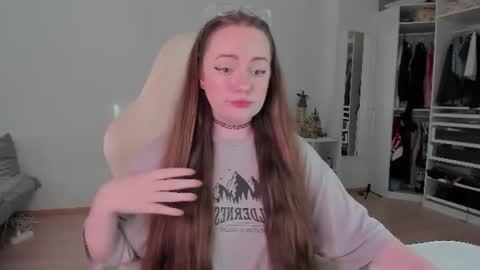Snapshot of lil_happiness chatting on 07/19/26, 03:49 for free registration 3 online show from 07/19/26, 03:49