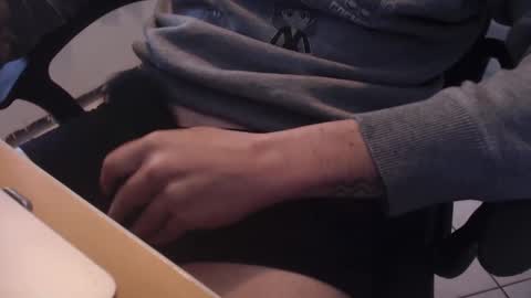 Snapshot of lil_j_ chatting on 10/06/25, 01:08 lil_j_ online show from 10/06/25, 01:08