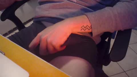 Snapshot of lil_j_ chatting on 10/07/25, 09:23 lil_j_ online show from 10/07/25, 09:23