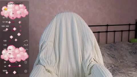 Snapshot of lil_luna_x chatting on 08/03/26, 11:59 little moon online show from 08/03/26, 11:59