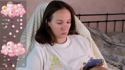 Snapshot of lil_luna_x chatting on 08/05/26, 11:57 little moon online show from 08/05/26, 11:57