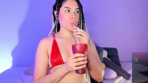 Lola online show from 02/11/25, 01:10