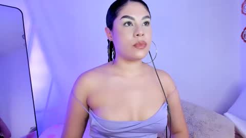 Lola online show from 11/08/25, 02:01