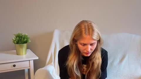 Emma online show from 09/14/25, 10:36