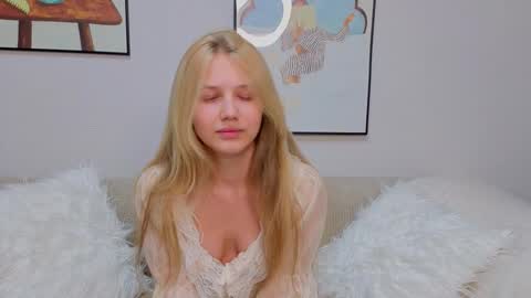 Emma online show from 11/08/25, 10:26