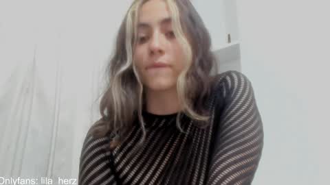 Snapshot of lila_herz chatting on 12/09/24, 11:03 Ren online show from 12/09/24, 11:03