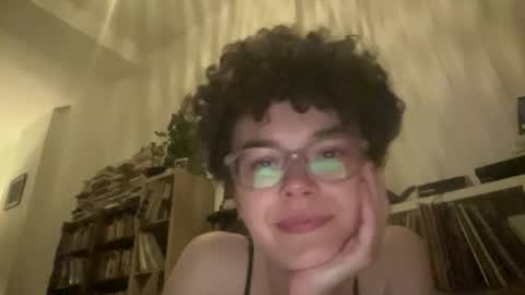 Snapshot of lilac_dreamsss chatting on 05/25/26, 11:33 lilac_dreamsss online show from 05/25/26, 11:33
