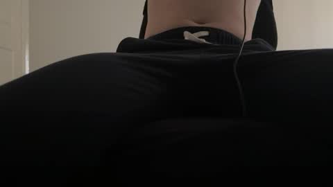 Snapshot of lilbenny05 chatting on 01/04/25, 02:03 lilbenny05 online show from 01/04/25, 02:03