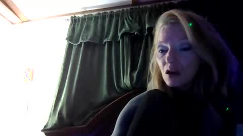 Snapshot of lilbit4u chatting on 12/16/24, 04:02 lilbit4u online show from 12/16/24, 04:02