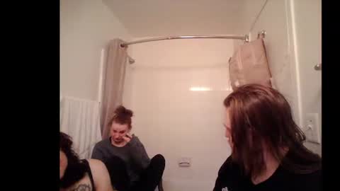 Snapshot of lilbratty_clouds_ogpuffdragon chatting on 02/04/26, 11:27 lilbratty_clouds_ogpuffdragon online show from 02/04/26, 11:27