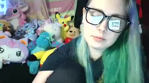 Snapshot of lilemmy1999 chatting on 12/18/24, 05:00 emily ryanson online show from 12/18/24, 05:00