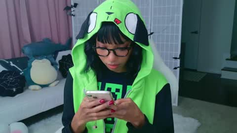 evie online show from 10/02/25, 02:51