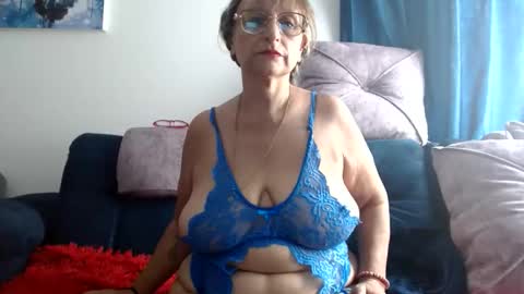 Snapshot of lilhy_mcfly chatting on 05/28/26, 04:26 lilieth online show from 05/28/26, 04:26