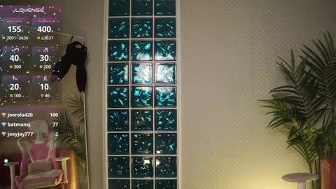 Lili online show from 12/10/24, 12:49