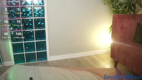 Lili online show from 01/21/25, 11:56