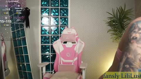 Lili online show from 01/28/25, 11:17