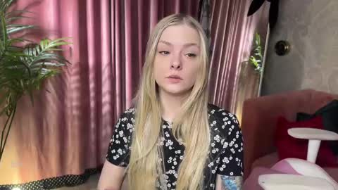 Lili online show from 04/27/26, 04:54