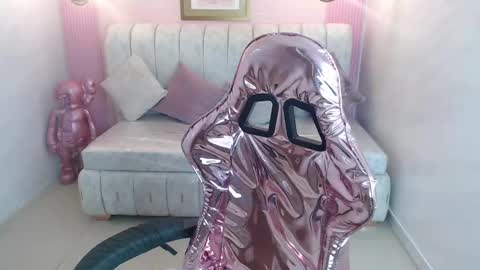 Lili online show from 02/21/25, 10:28