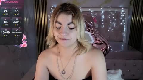 Lili online show from 11/11/25, 03:28