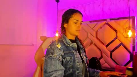 lili_evanss online show from 10/27/25, 11:14