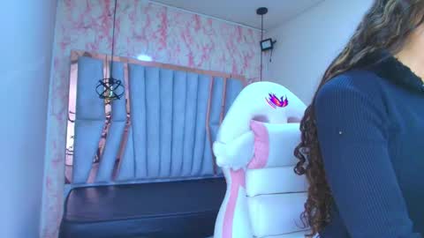 lili_evanss online show from 12/13/25, 07:53