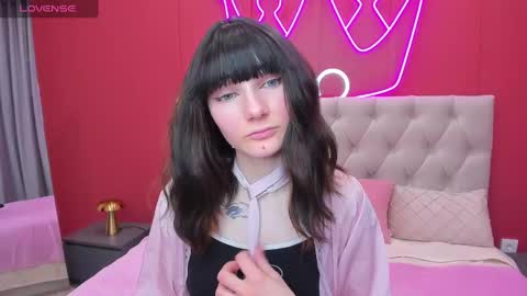 Lilli  follow me kiss online show from 02/20/25, 09:00