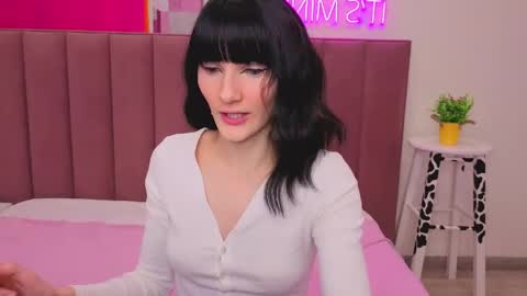 Lilli  follow me kiss online show from 04/11/26, 10:30