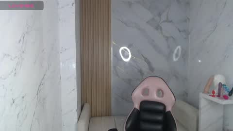 lili_mint_tf online show from 04/19/26, 08:46